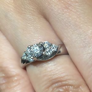 Leo diamond ring